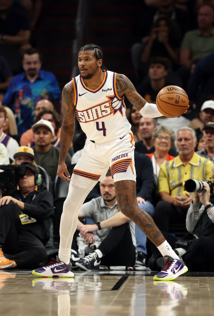 九游体育官网-还不错！杰伦·格林复出半场5中2拿到7分2板2助 正负值+5